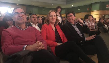 De izquierda a derecha, el candidato por Jaén al Senado, Fernando Casado; la candidata por Jaén al Congreso, Marián Adán, y el líder regional de Ciudadanos, Juan Marín.