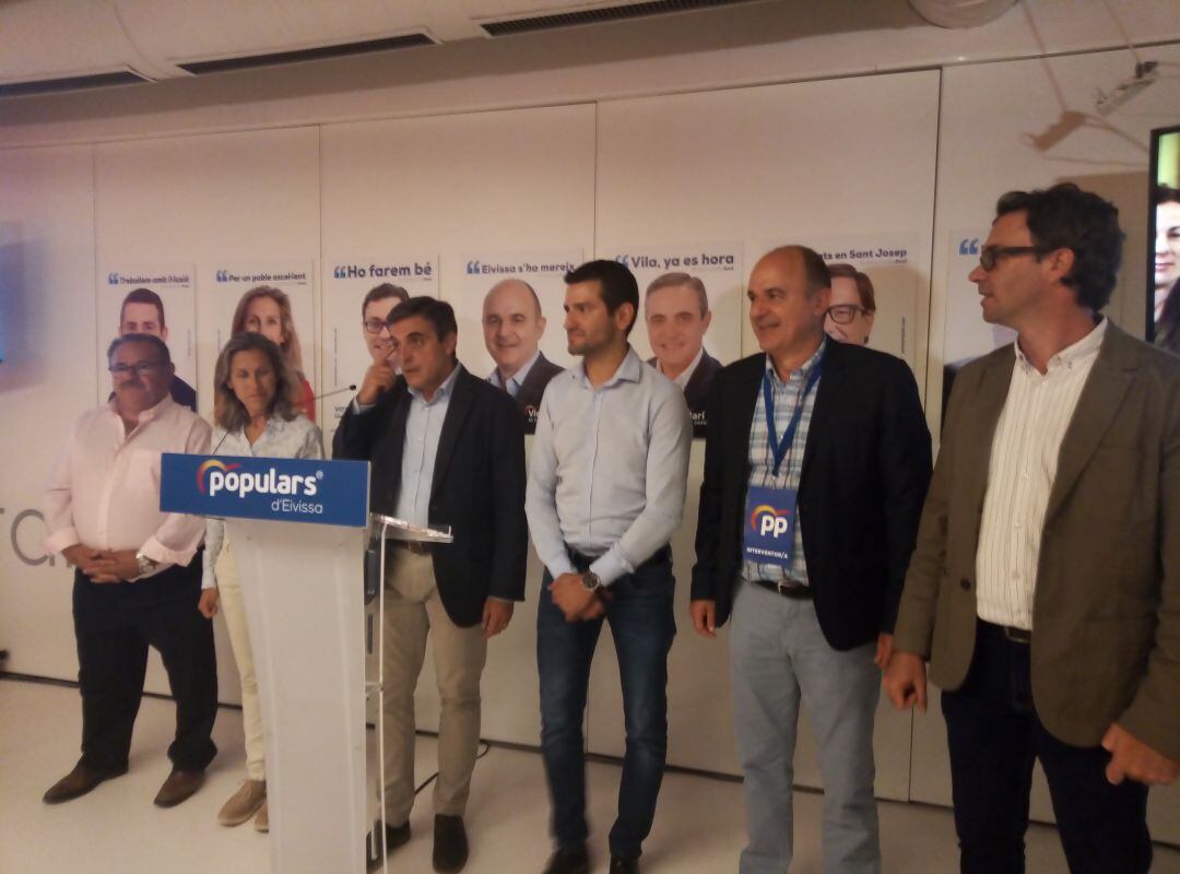 Los candidatos del PP celebrando el resultado