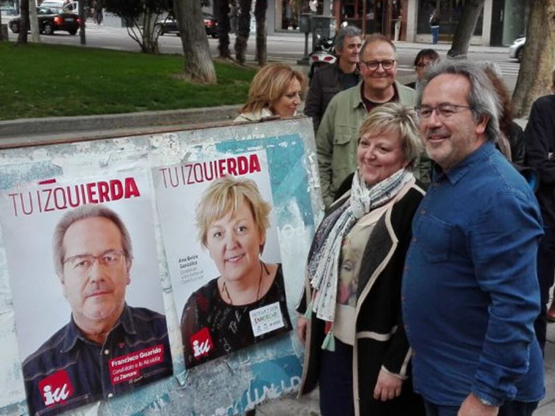 La concejal de IU en el Ayuntamiento de Villaralbo, Ana Belén González, junto a Francisco Guarido en el arranque de la campaña de los últimos comicios municipales y autonómicas