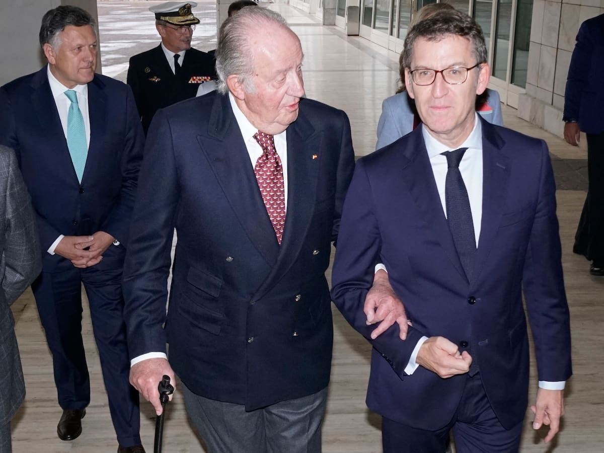 Feijóo cree que "sería deseable" que el rey emérito regrese a España tras la desclasificación de los documentos del 23-F
