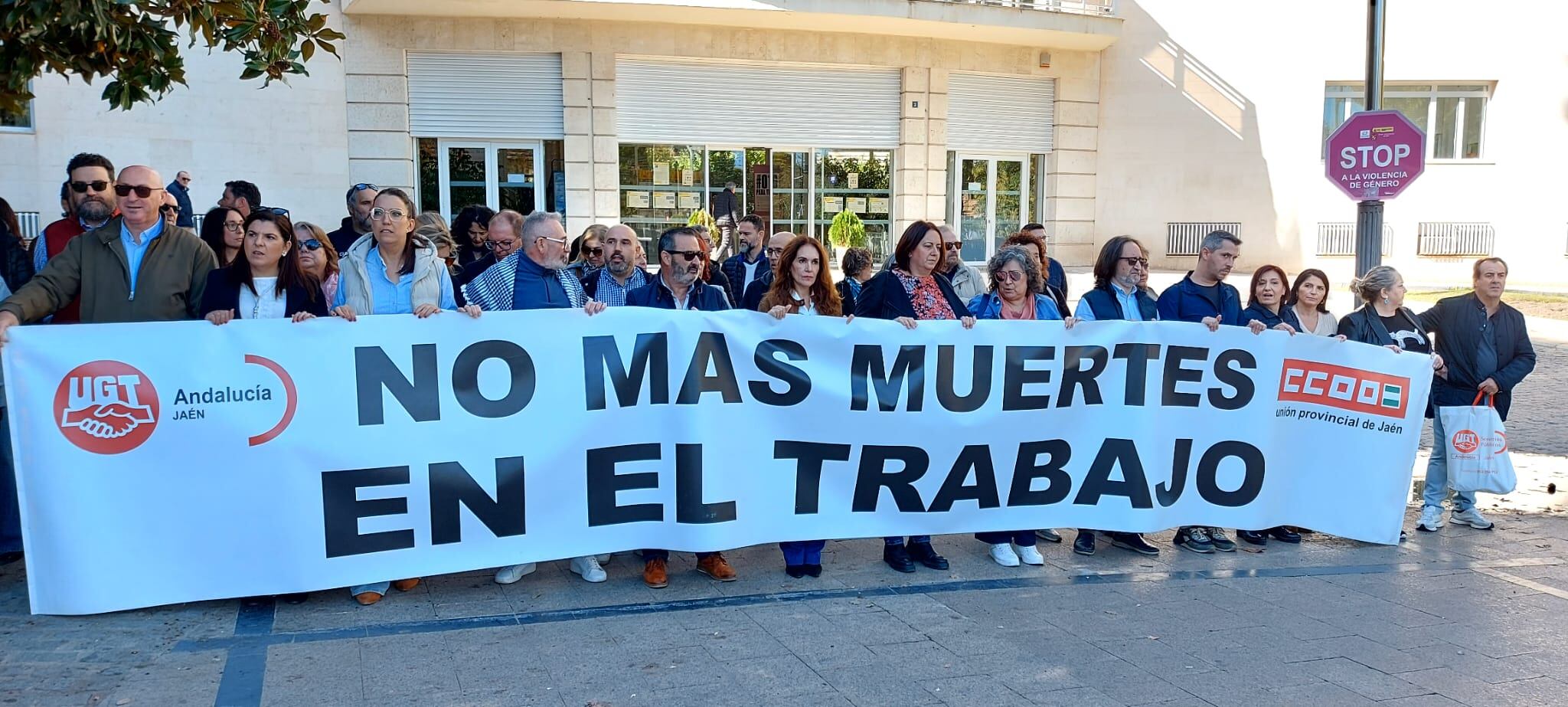 CCOO y UGT se concentran en Jaén tras la décima muerte laboral del año en la provincia