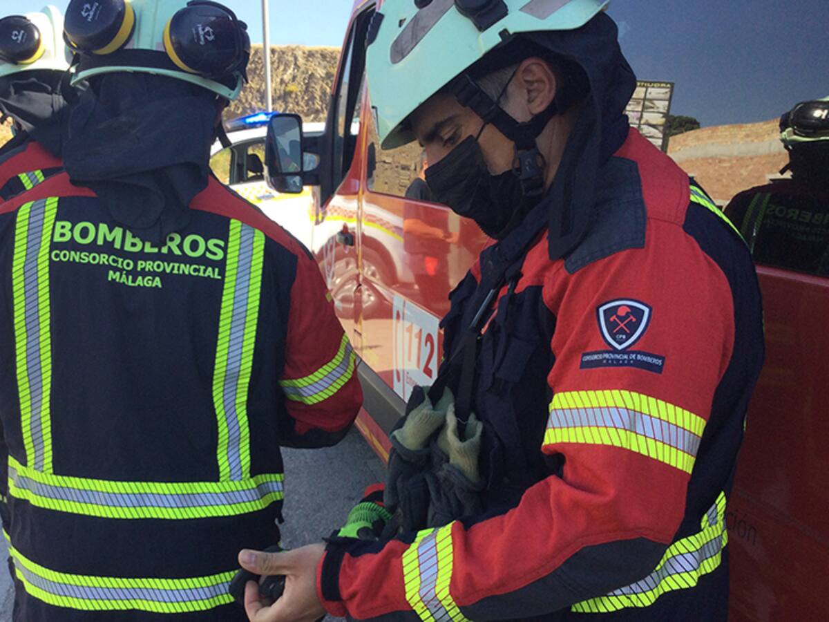 Cuatro heridos en el incendio de un camión en Cártama