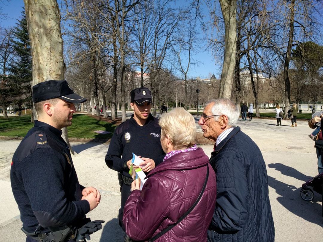 La Policía Nacional vela por la seguridad de los mayores con un plan específico