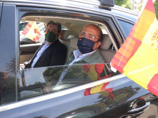 El diputado de Vox en el Congreso, Ignacio Gil Lázaro, y en Les Corts, José Manuel Llanos, durante la manifestación motorizada convocada por la formación en València
