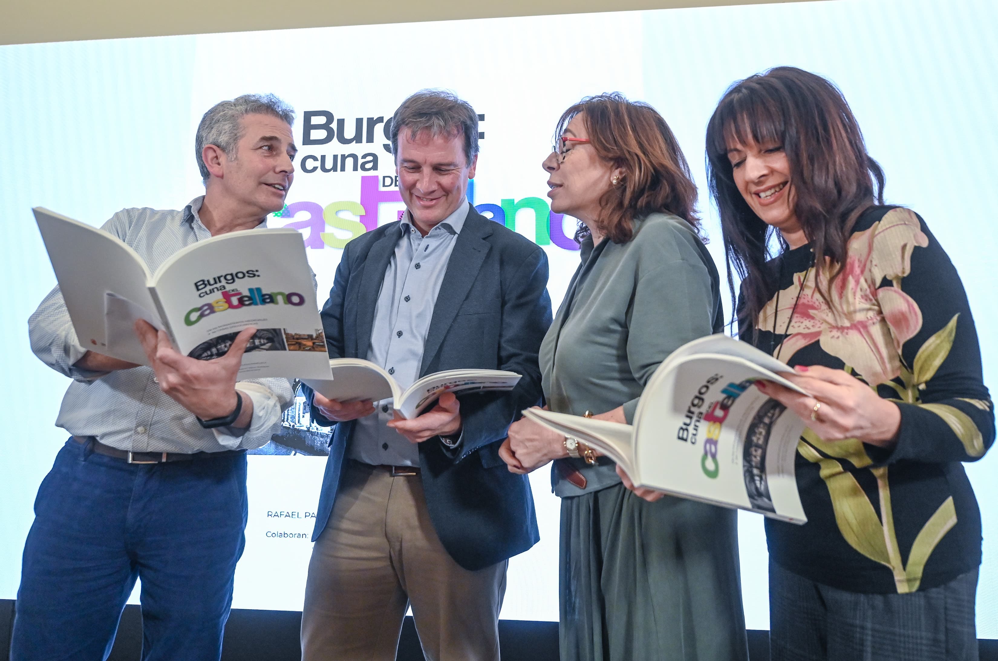 El autor del libro, Rafael Pampliega (izda), el presidente de la Diputación de Burgos, Borja Suárez, la diputada de Cultura, Raquel Contreras y la vicepresidenta, Inmaculada Sierra