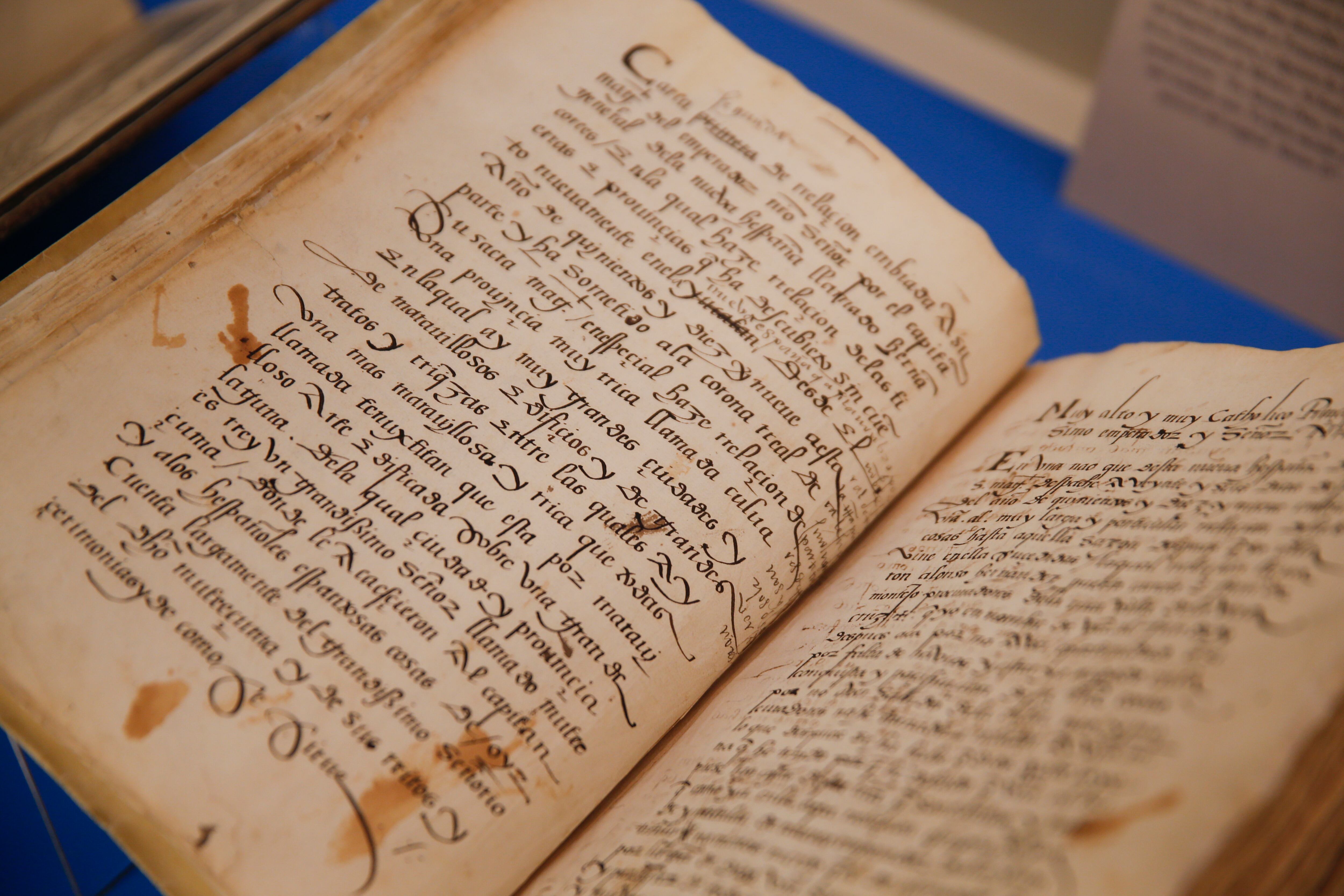 GRAF366. MADRID, 31/03/2022.- Vista de la exposición "Noticias verdaderas, maravillosos prodigios. Relaciones de sucesos en la BNE y los orígenes del periodismo" que este jueves presenta la Biblioteca Nacional de España. La muestra se podrá visitar del 1 de abril al 12 de junio de 2022. EFE/ Diego Fernandez