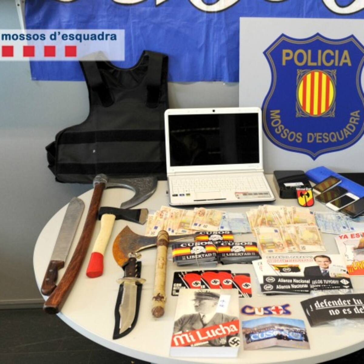 Els Mossos detenen 4 membres d'un grup nazi a Tarragona