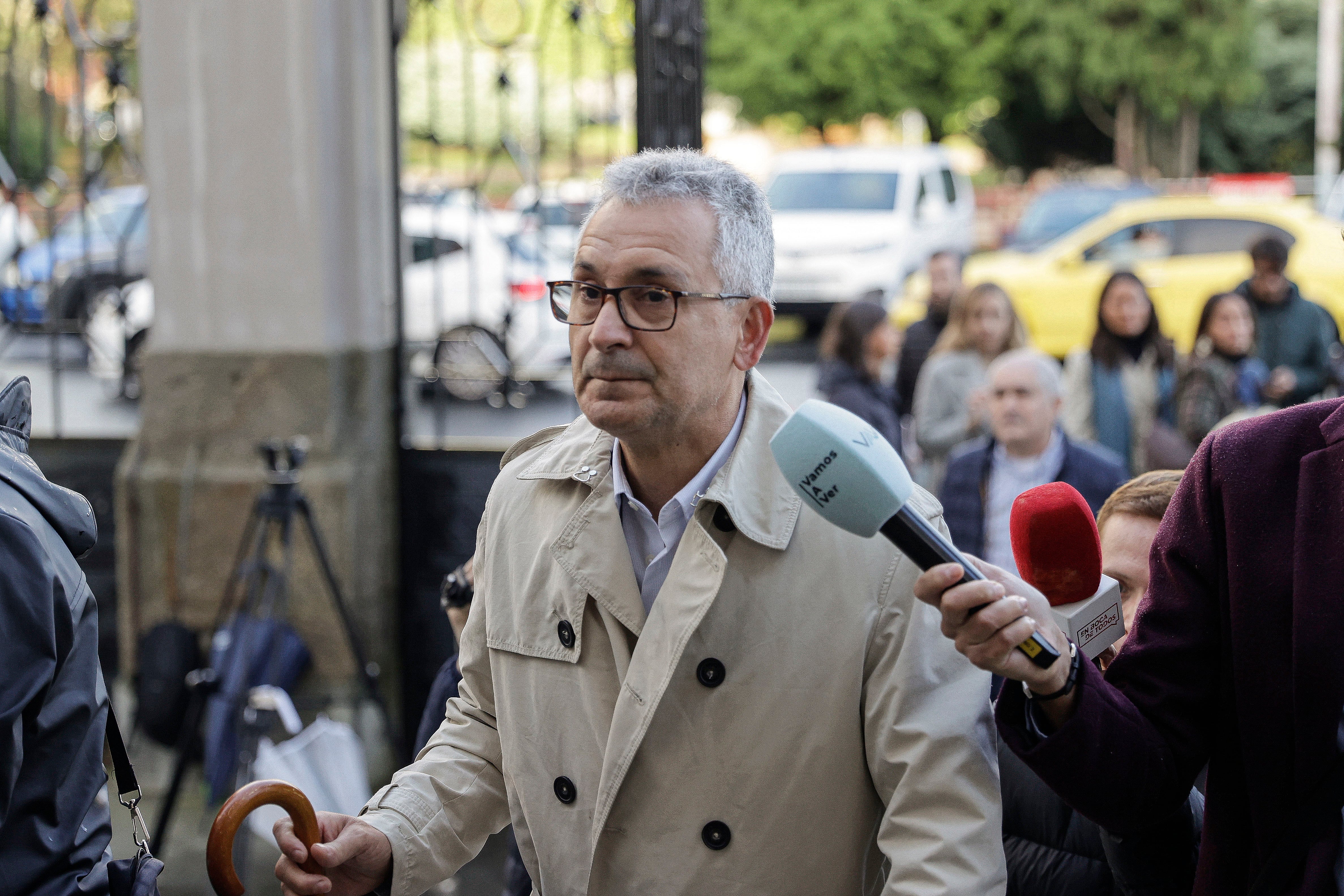 A CORUÑA, 28/10/24.- Maxsoud Luiz, padre del joven brasileño Samuel Luiz, a su entrada este lunes a la Audiencia Provincial donde ha declarado como testigo, este lunes, en A Coruña. EFE/ Cabalar
