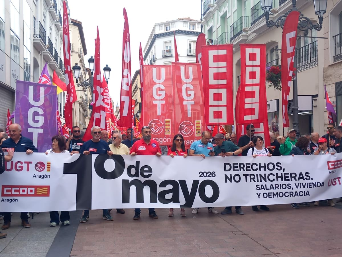 Cientos de trabajadores salen por el 1º de Mayo en Zaragoza: "Queremos salarios dignos"