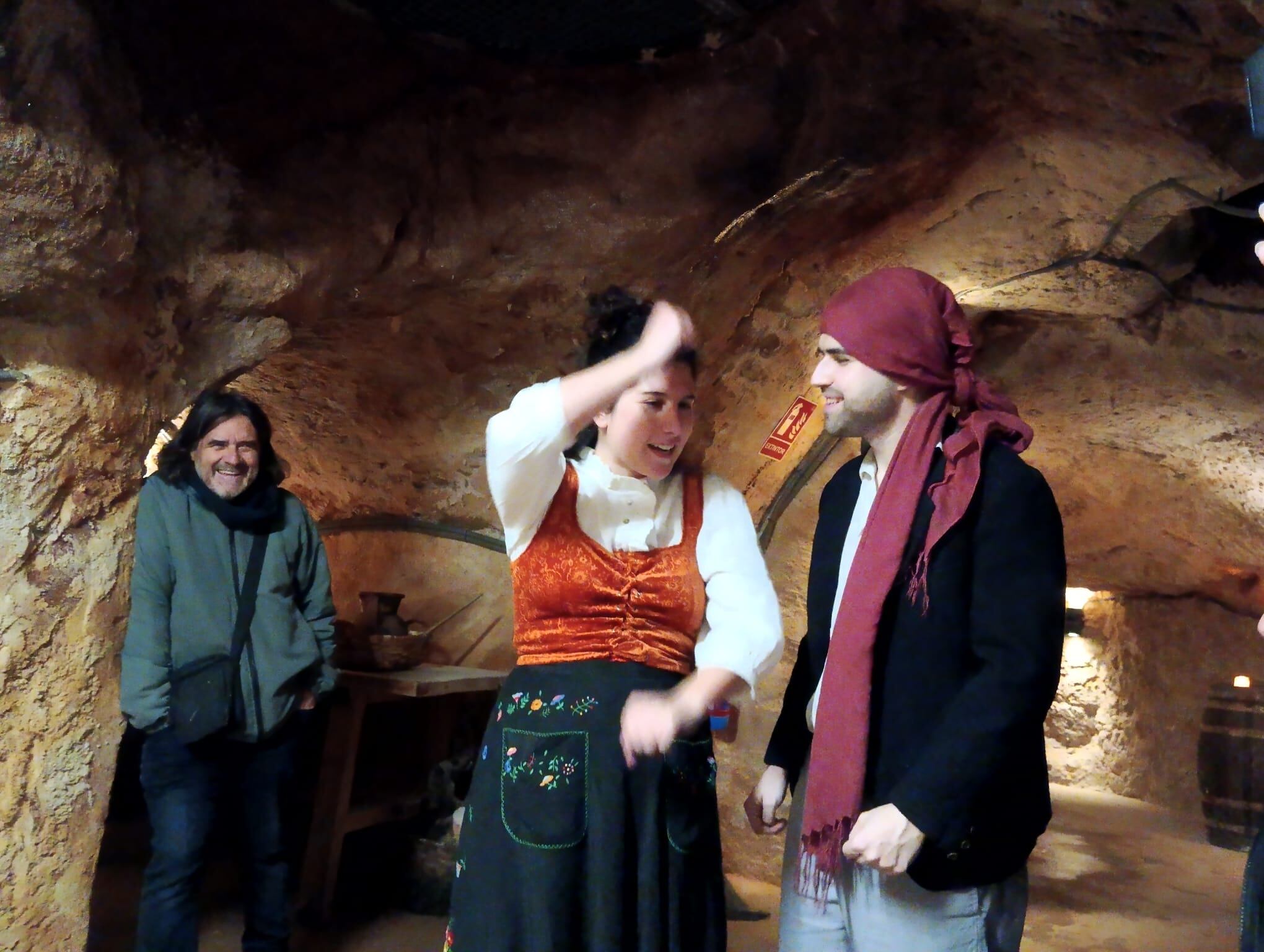 Escena en la bodega de Las Caballerizas de las visitas teatralizadas, que también amplían su horario esta Semana Santa