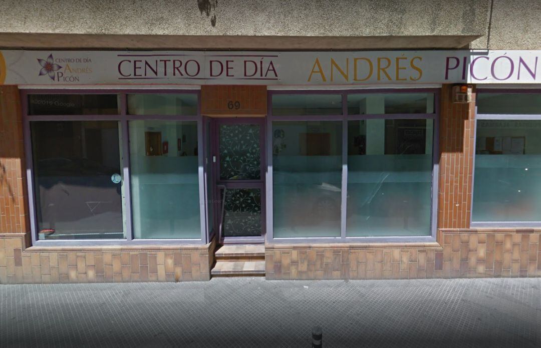 Fachada del centro de dia 'Andrés Picón'