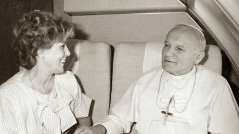 Paloma Gómez Borrero junto al Papa Juan Pablo II