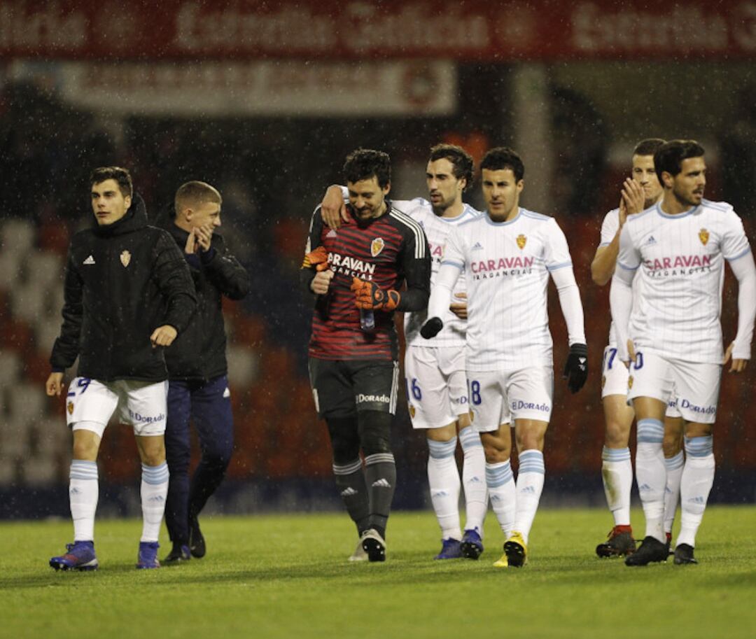 Los jugadores celebran la victoria en Lugo