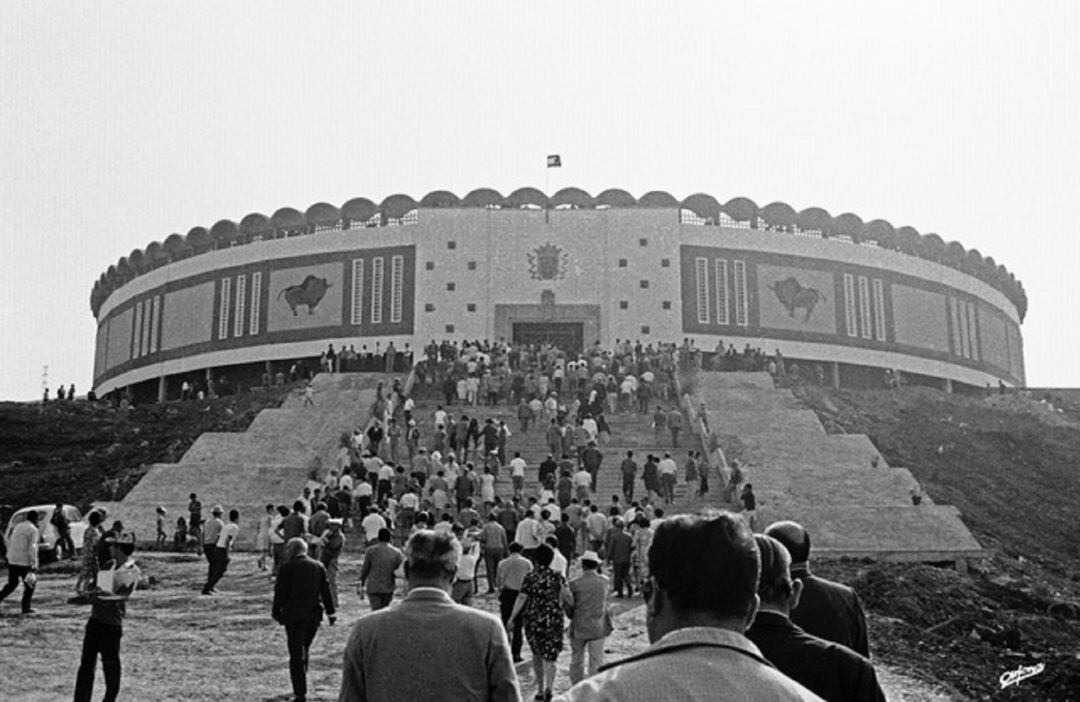 Plaza de Toros de Las Palomas, el día de su inauguración