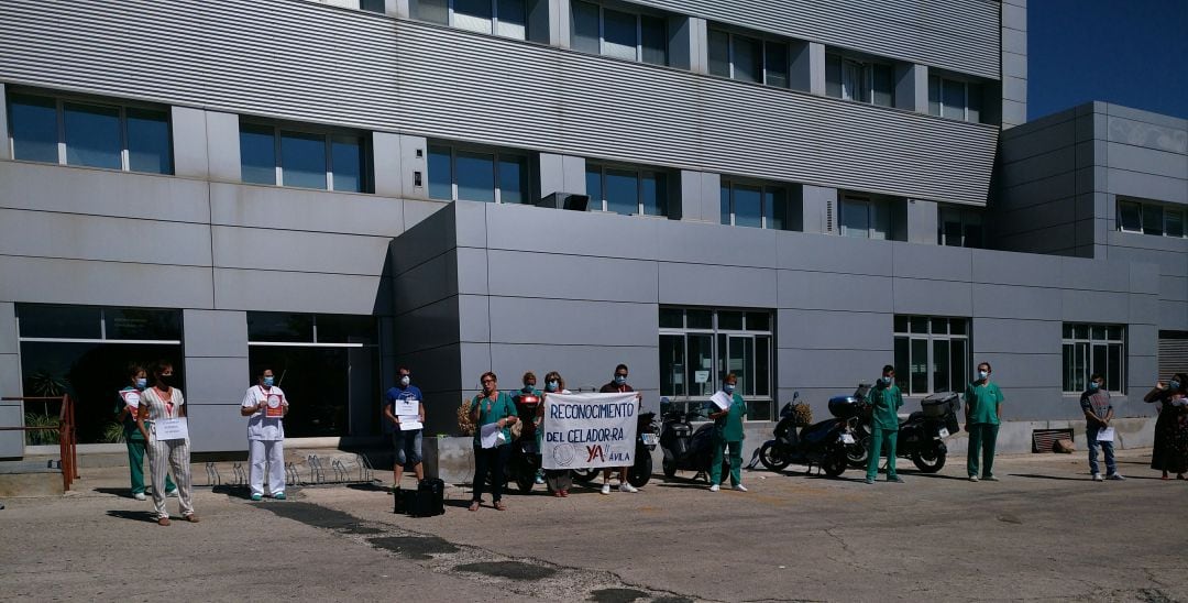 Concentración del colectivo de celadores en el Hospital Nuestra Señora de Sonsoles