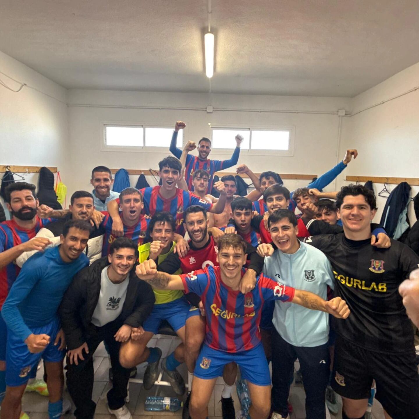 El Almoradí celebra la victoria
