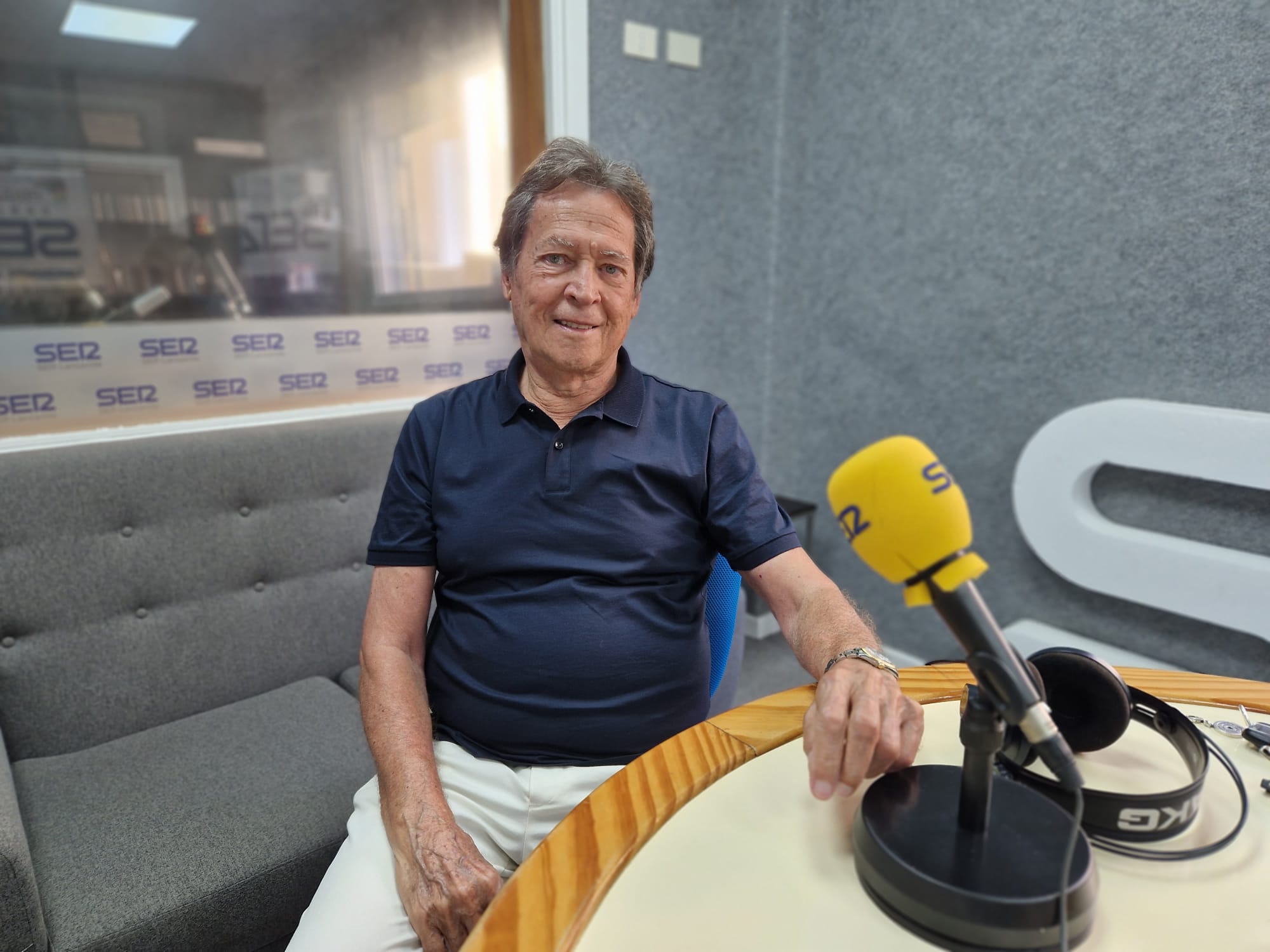 Rafael Lasso, fundador de Asolan, en los estudios de SER Lanzarote.