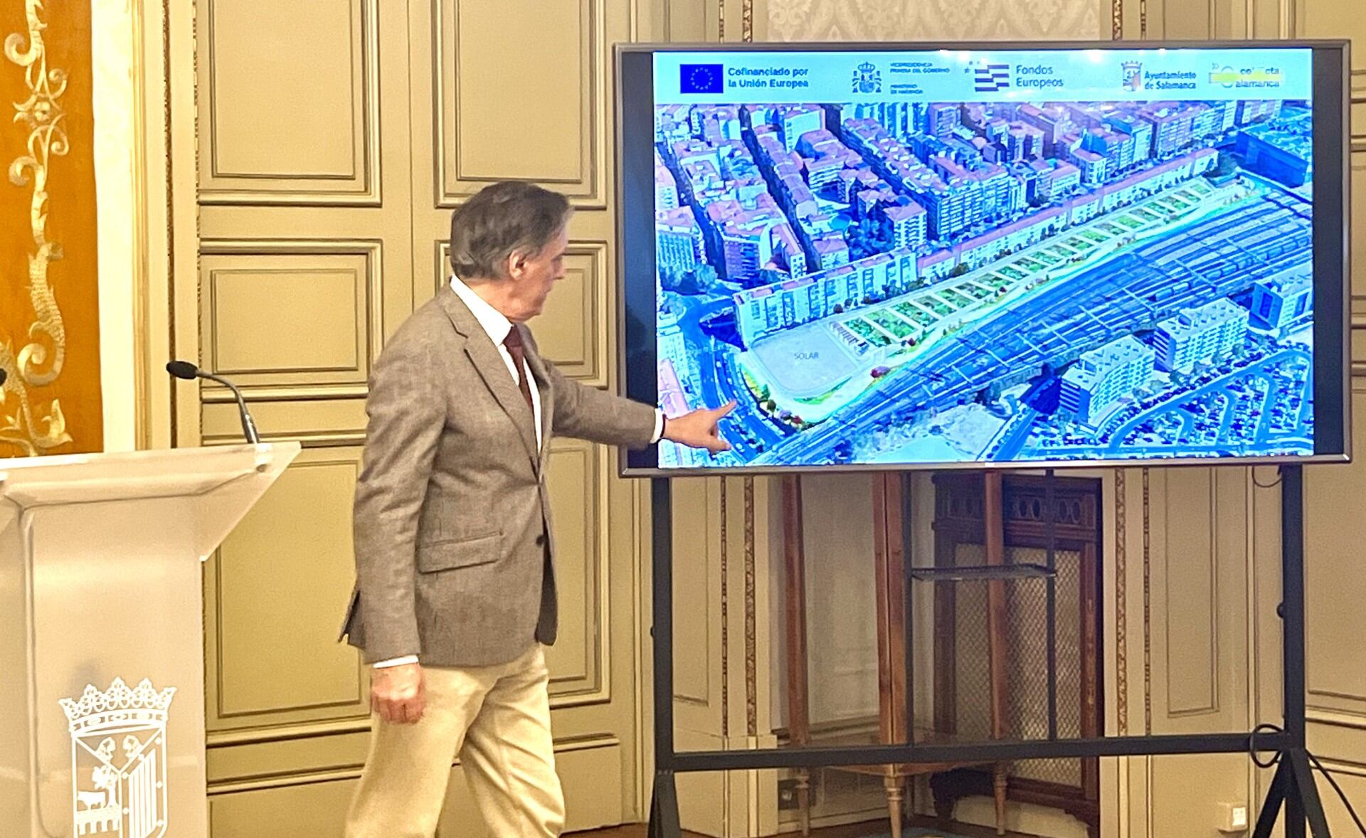 El alcalde, García Carbayo, durante la presentación