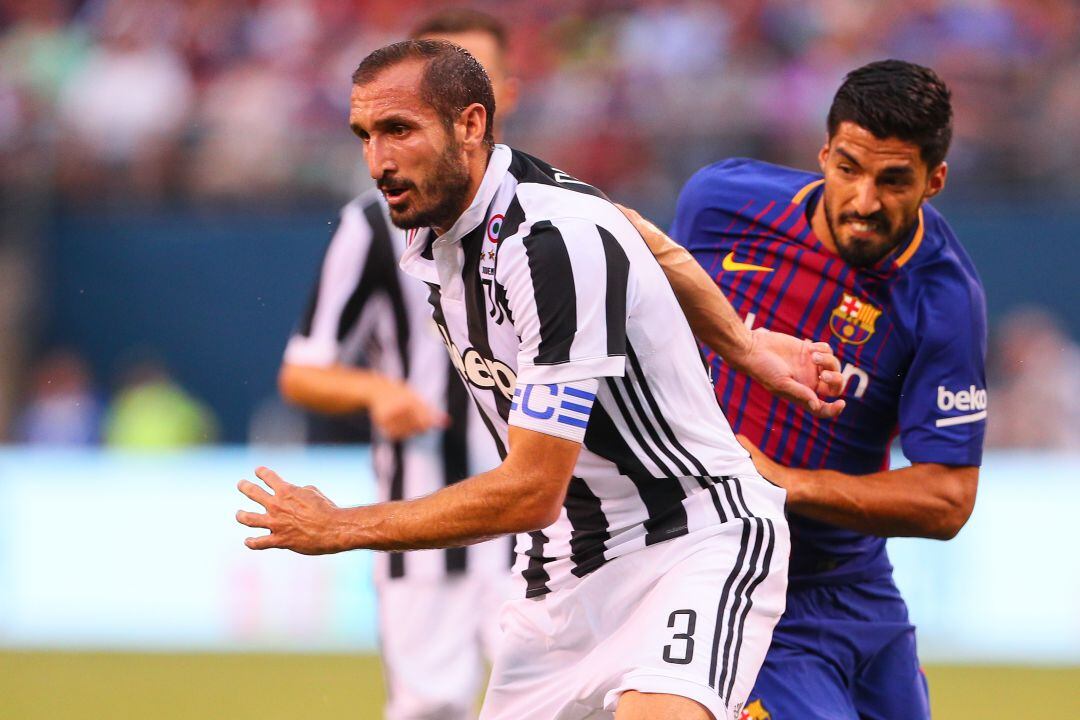 Chiellini y Luis Suárez