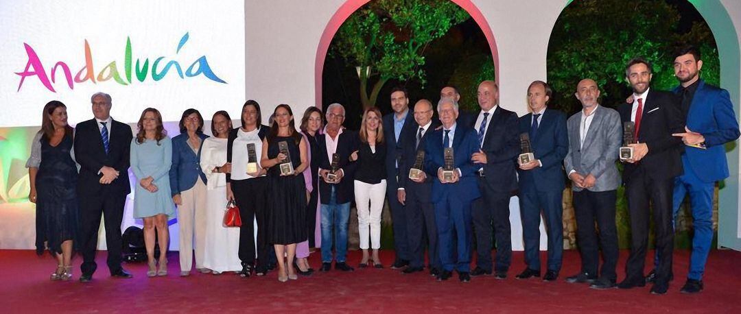 Autoridades y galardonados con los Premios Andalucía de Turismo.