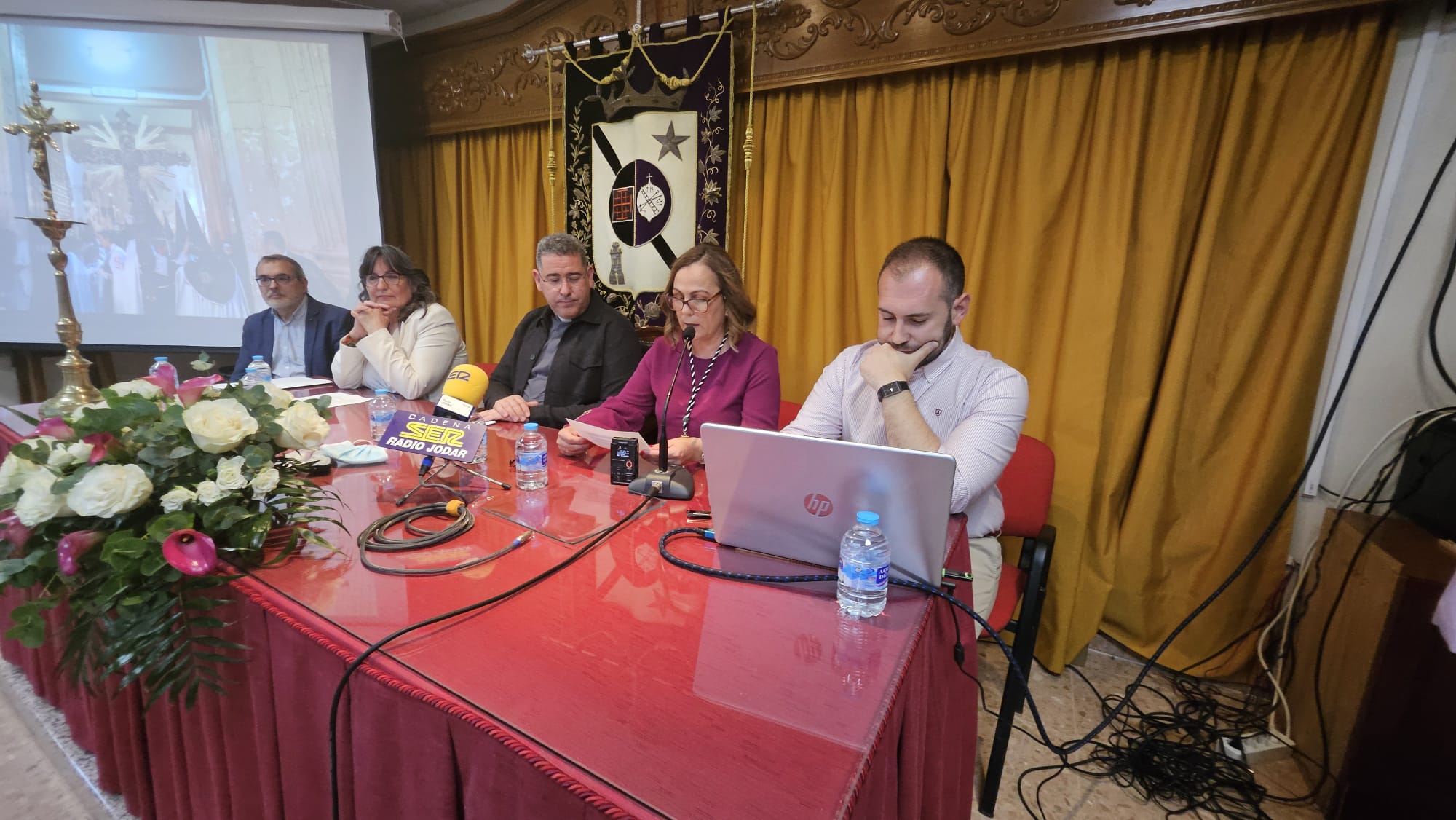 Momento de la intervención de la Hermana Mayor, Juana Vargas Megías, durante la presentación