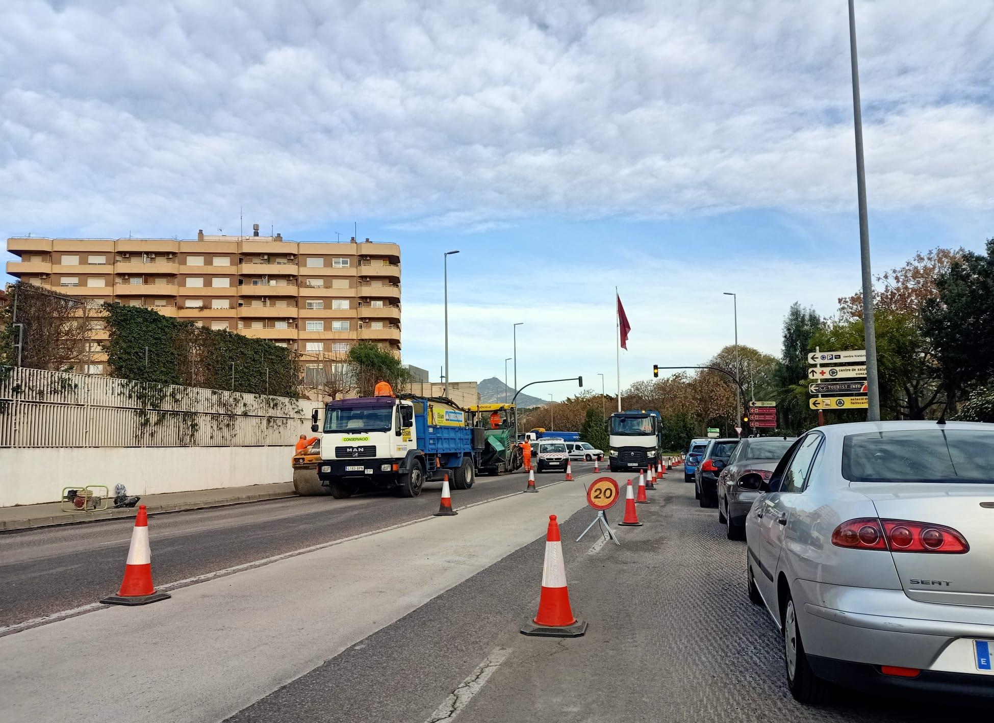 Atasco que se producía esta mañana en las obras de la Avinguda Blasco Ibáñez.