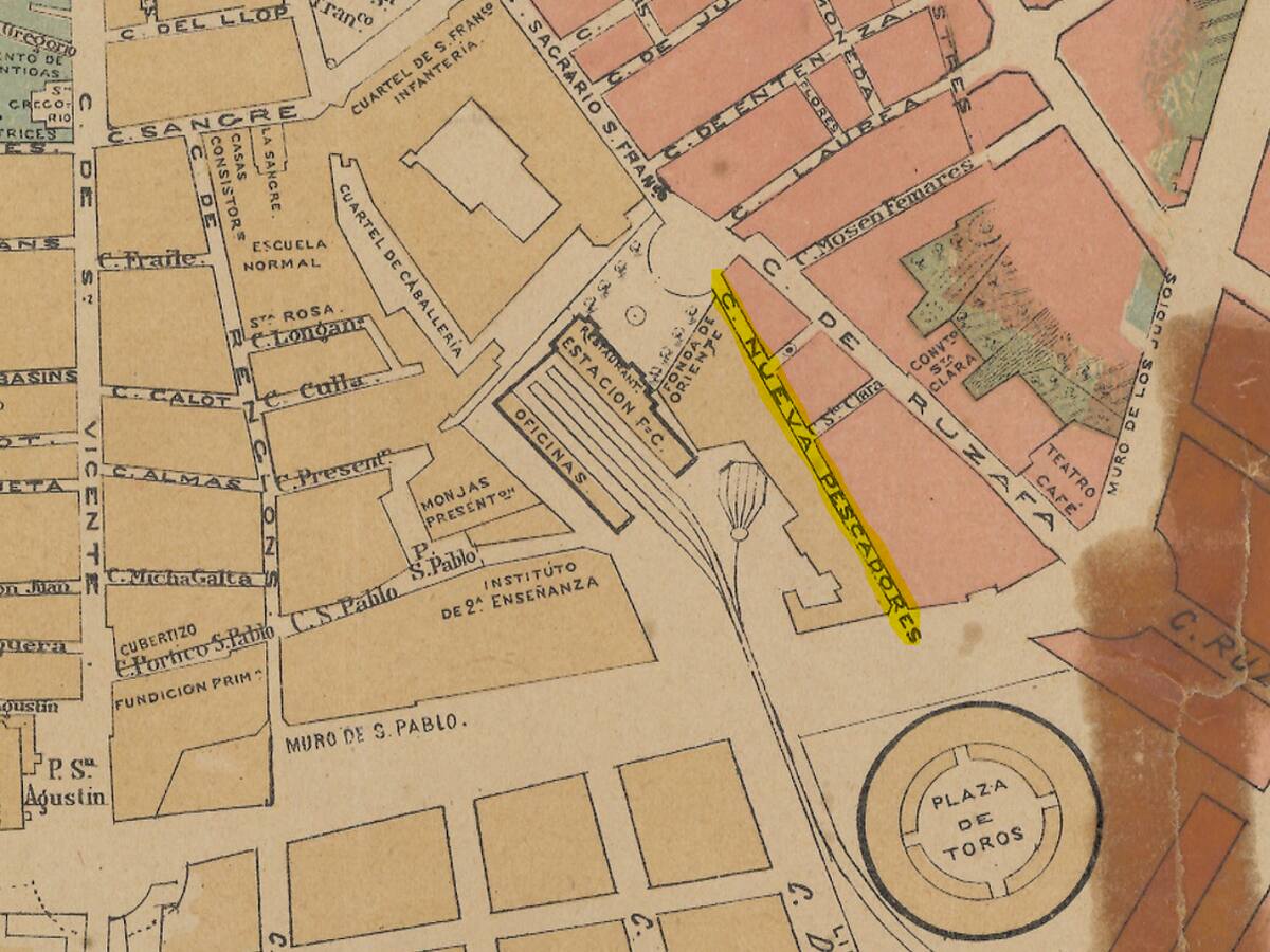 Luis Fernández callejeando por el barrio de Sant Françesc