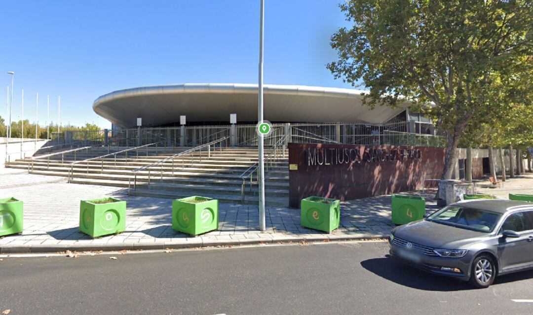 Imagen del acceso principal del Multiusos Sánchez Paraíso