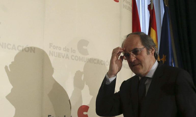 GRA109 MADRID, 17/02/2015.- El exministro de Educación Ángel Gabilondo, momentos antes de su intervención en un desayuno informativo del Foro de la Nueva Comunicación, donde ha presentado al presidente y consejero delegado de COPE, Fernando Giménez Barrio
