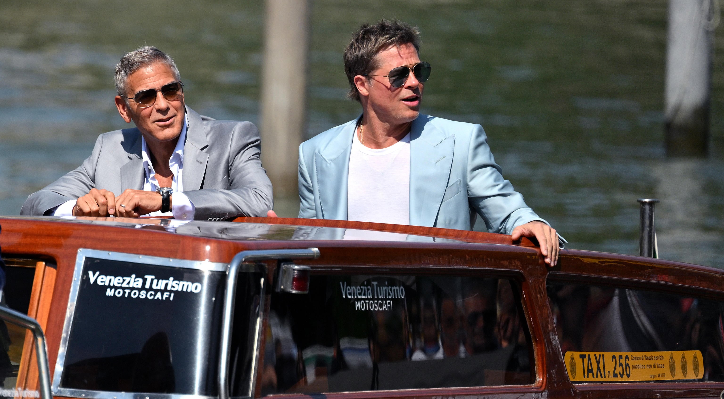 Los actores George Clooney y Brad Pitt llegan a la Bienal de Venecia.