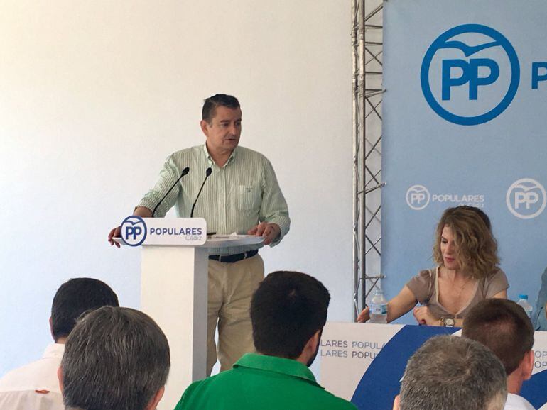 Antonio Sanz, presidente del PP de Jerez, durante un acto de su partido