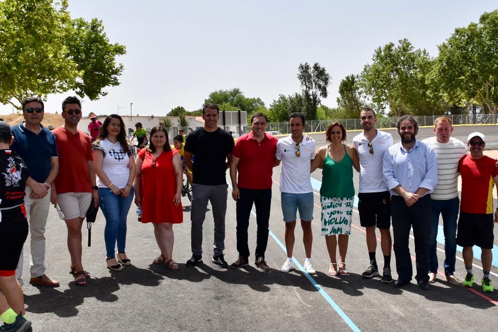 Foto de familia en la inauguración