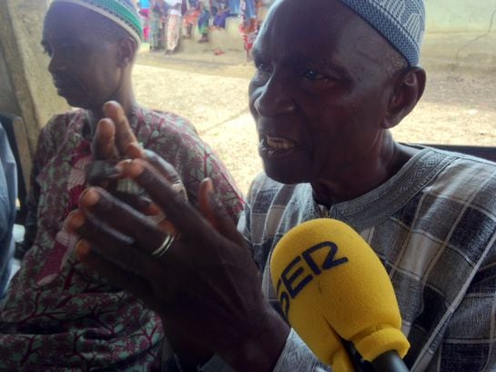 Mahamud , el jefe de la aldea de Dumegbe