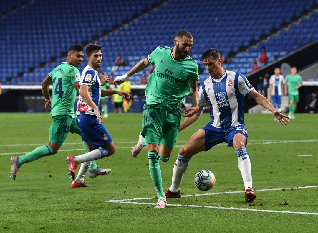 Karim Benzema en el momento del sutil taconazo a Casemiro