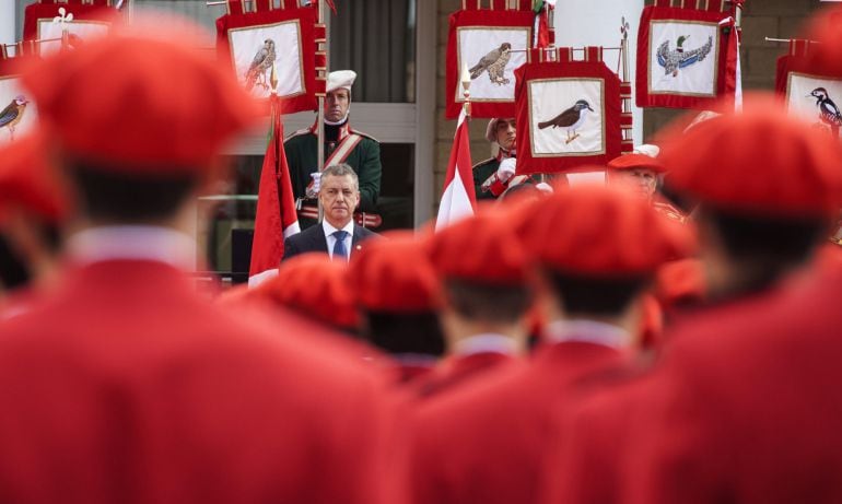 Urkullu durante el acto de licenciatura de la una promoción de la Ertzaintza