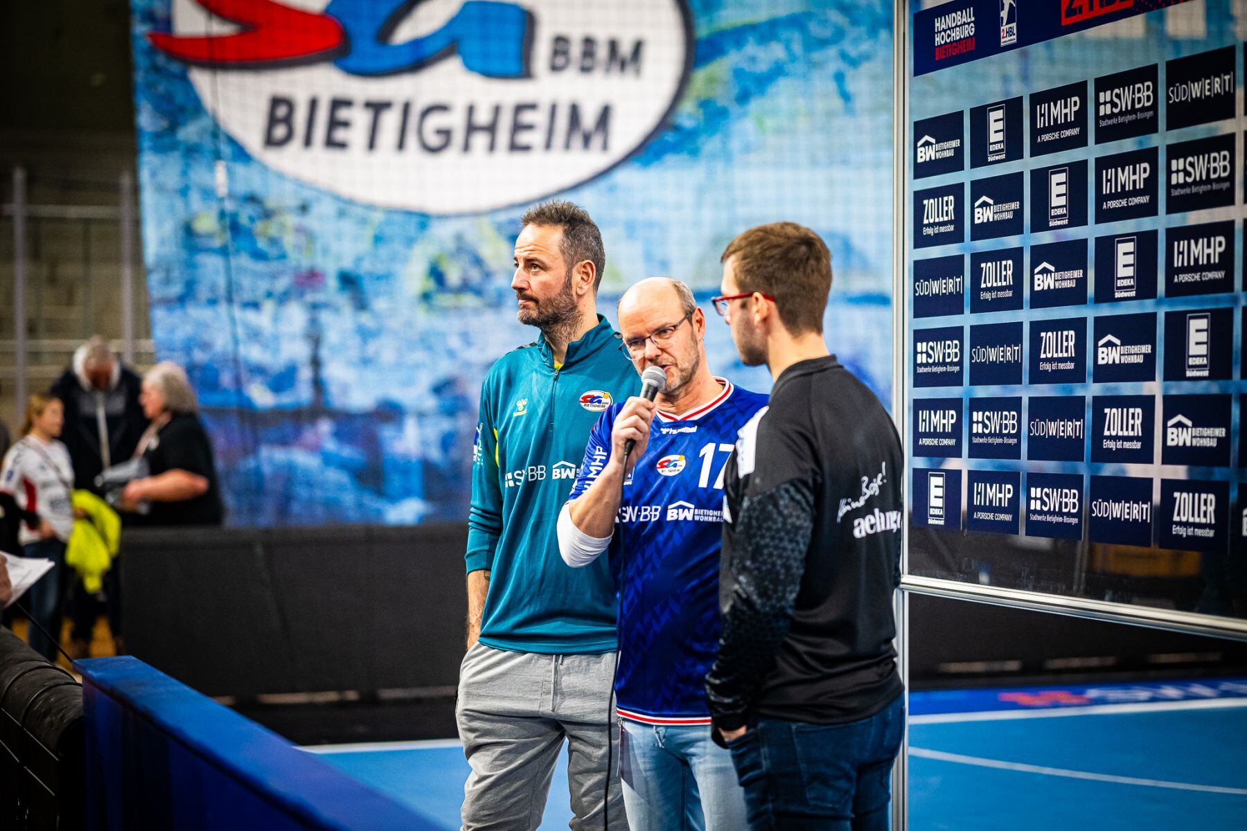 Iker Romero, de azul claro.