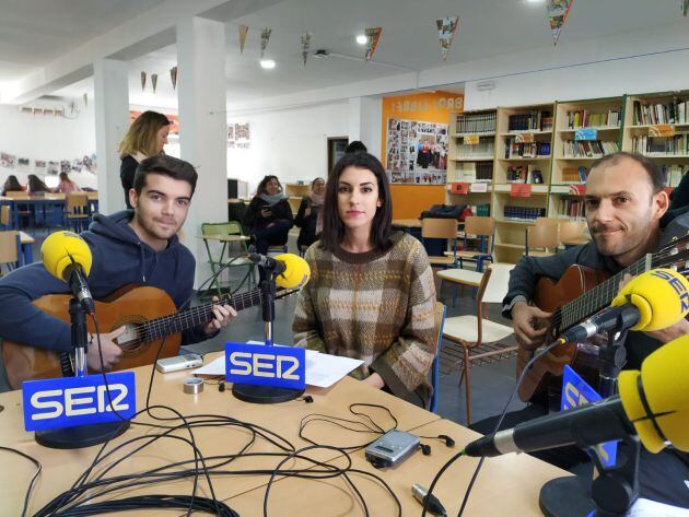 Rafa, Judith y Rafa, alumnos y profesor del IES Galileo Galilei en Hoy por Hoy Córdoba.