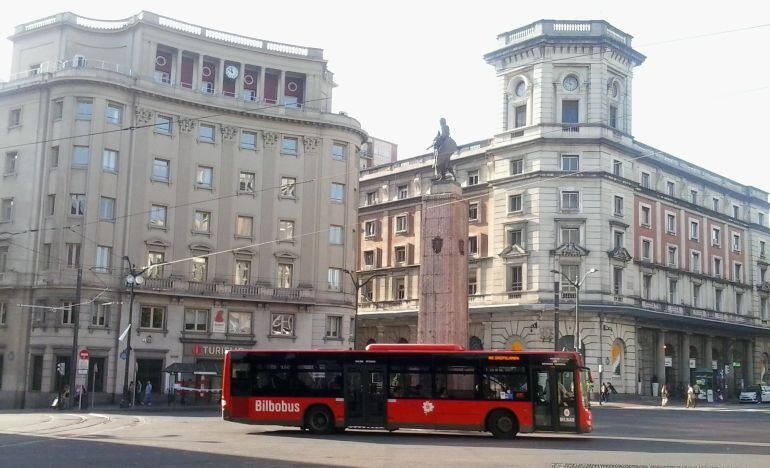 Bilbobus ha eliminado la gran mayoría de sus paradas de la Plaza Circular