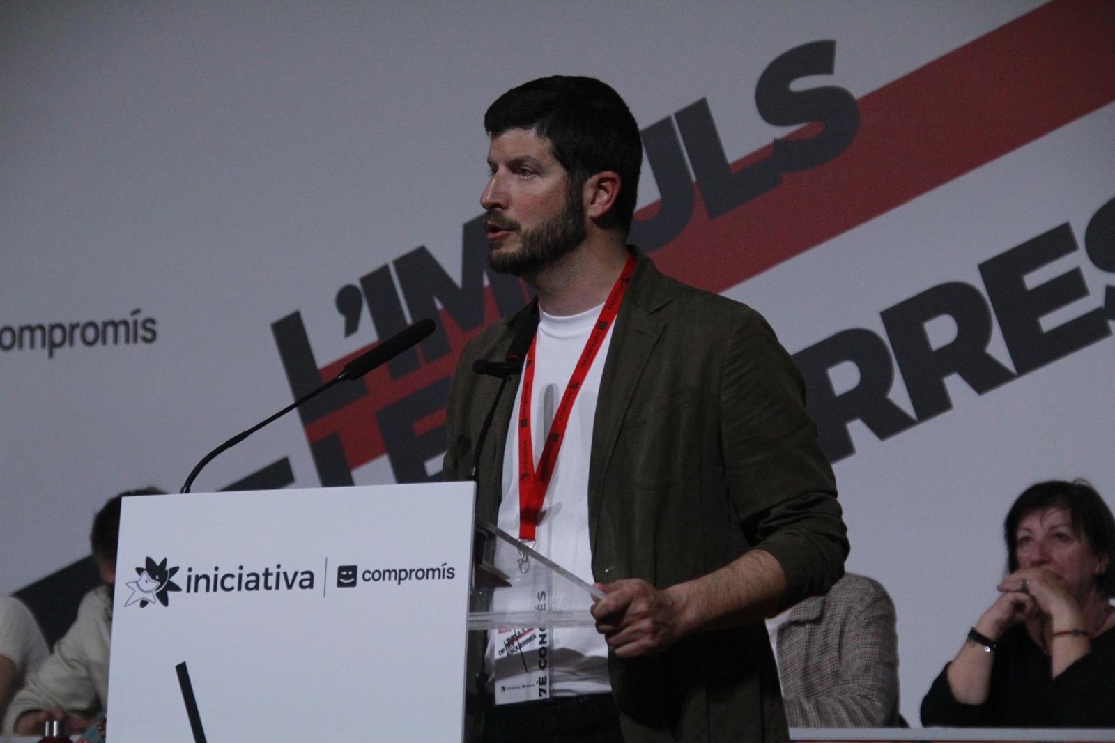 El nuevo portavoz de Iniciativa del Poble Valencià, Carles Esteve, durante su intervención en el congreso del partido.