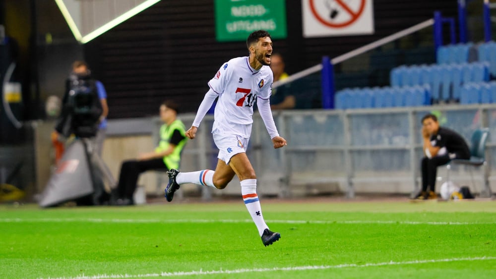 Zakaria Eddahchouri celebra un tanto