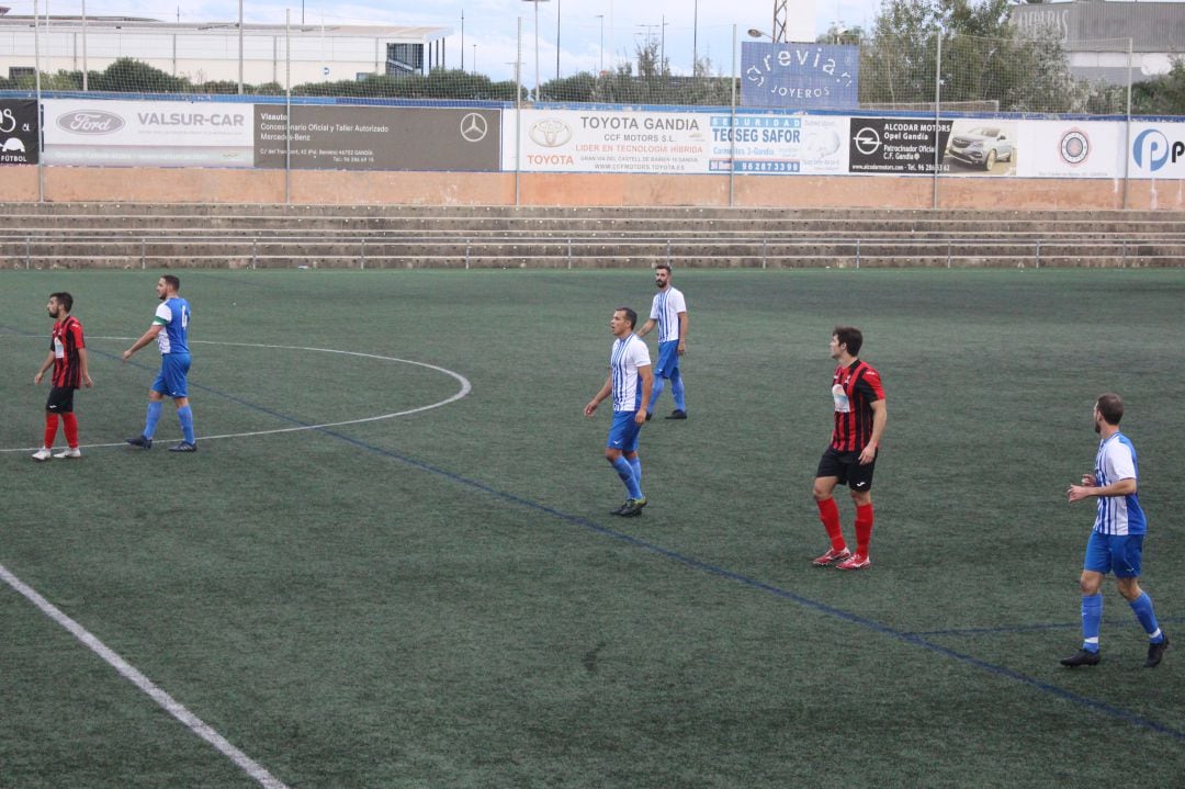 Momento del partido del CF Gandia frente al Atlétic Muro