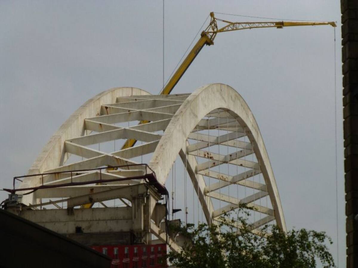 Instalación del arco en Lezama