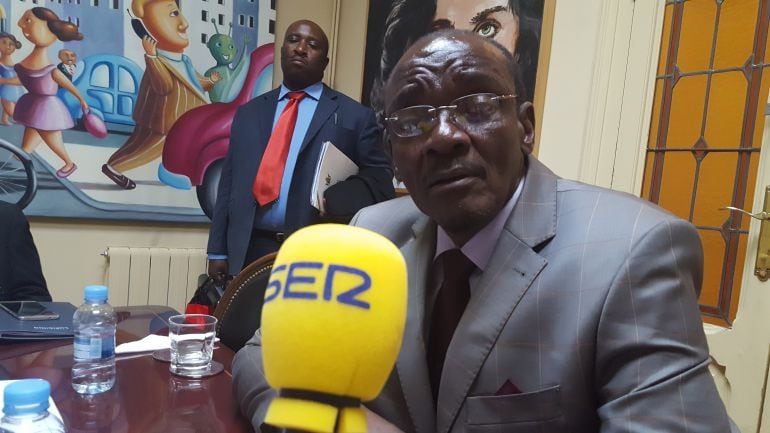 El vicepresidente de Zimbabwe Kembo Mohadi, durante la entrevista que mantuvo con el programa &quot;punto de fuga&quot; de la CADENA SER 