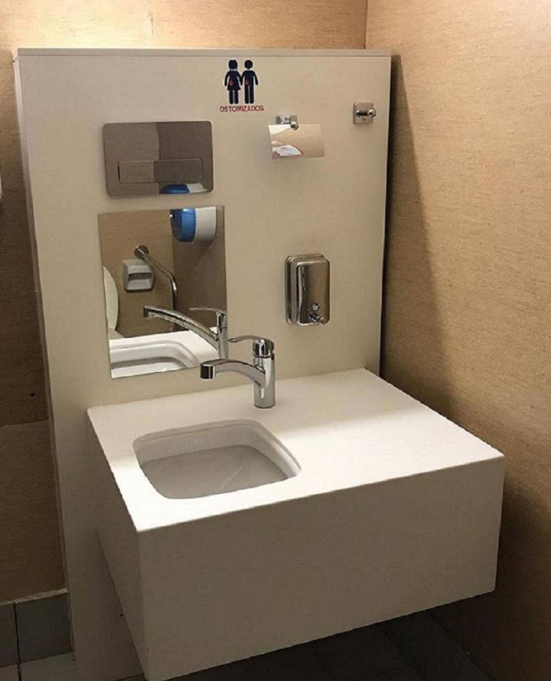 Baño adaptado para ostomizados