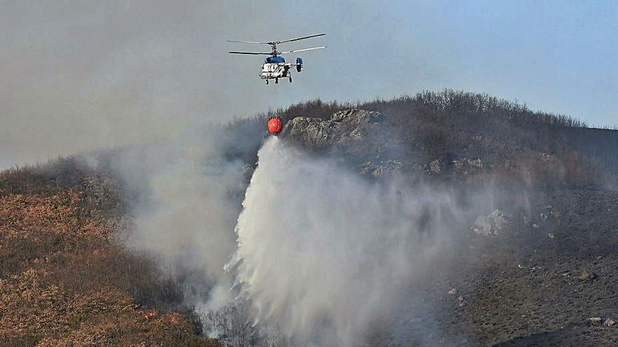 Un Kamov interviene en un incendio