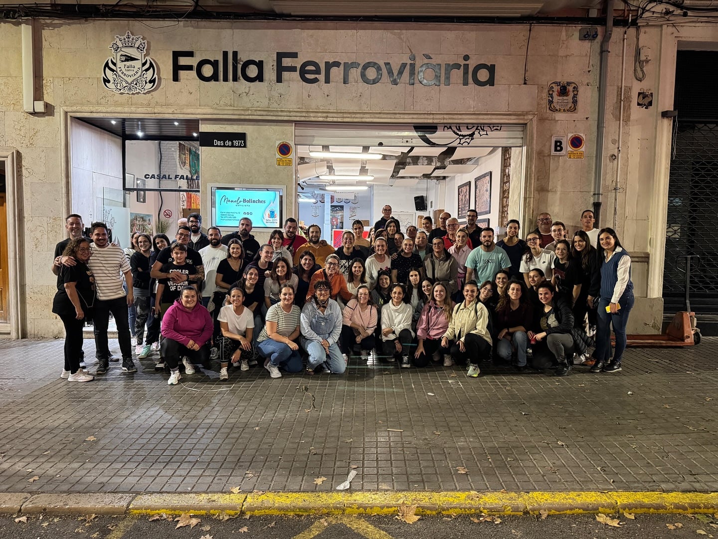 El colectivo de la Falla Ferroviaria tras la jornada de donaciones