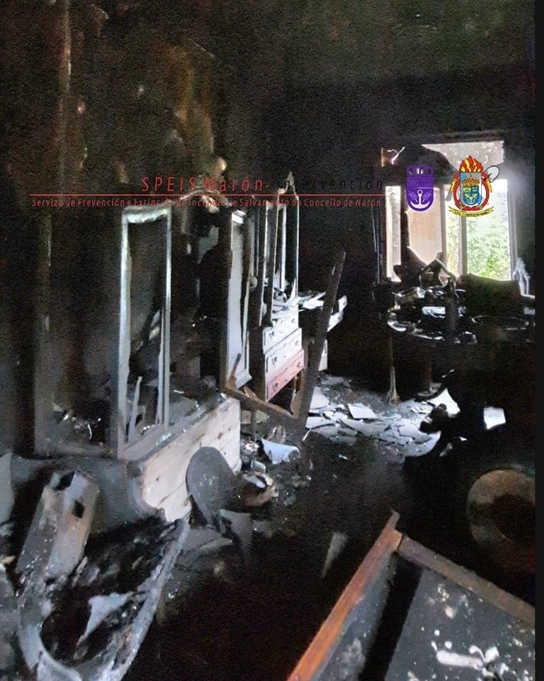 Imagen de la vivienda tras el incendio (foto: SPEIS Narón)