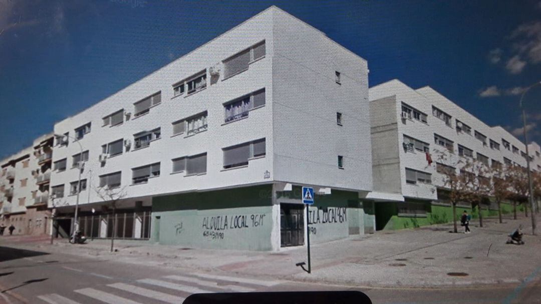 Edificio de viviendas públicas de alquiler de la Junta de Andalucía en el barrio de Almanjáyar de Granada