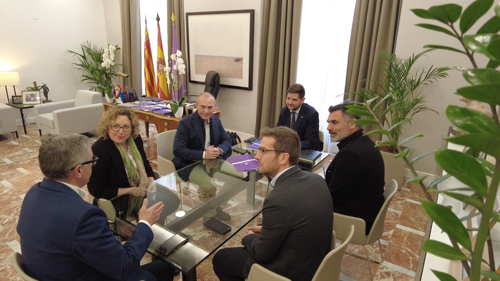 Reunión, presidida por el alcalde Prieto