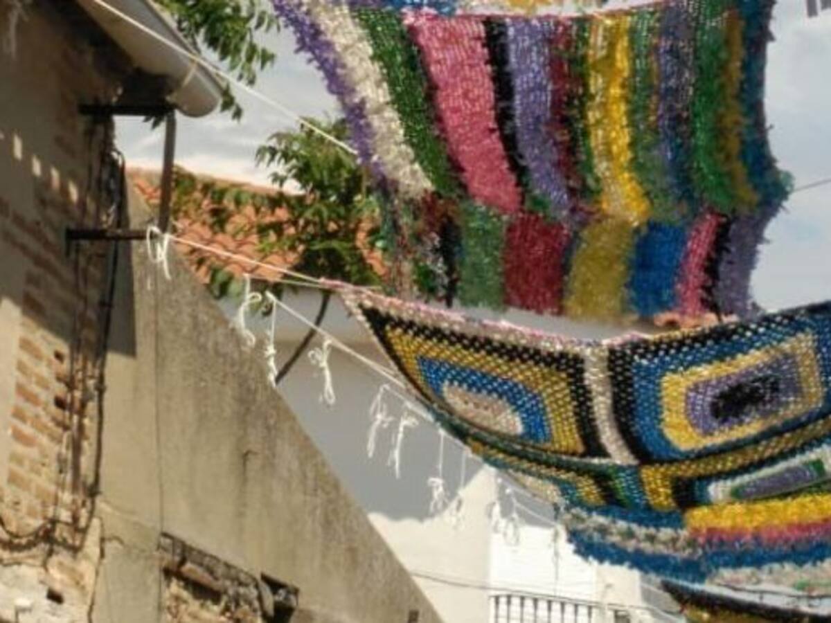 Reciclar bolsas de plástico para combatir las altas temperaturas